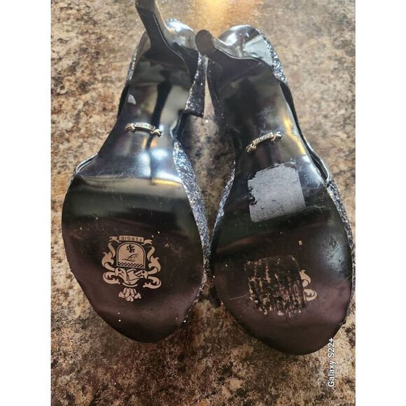 ɗ Fergie silver sparkly and black high heel pumps m - Picture 8 of 12